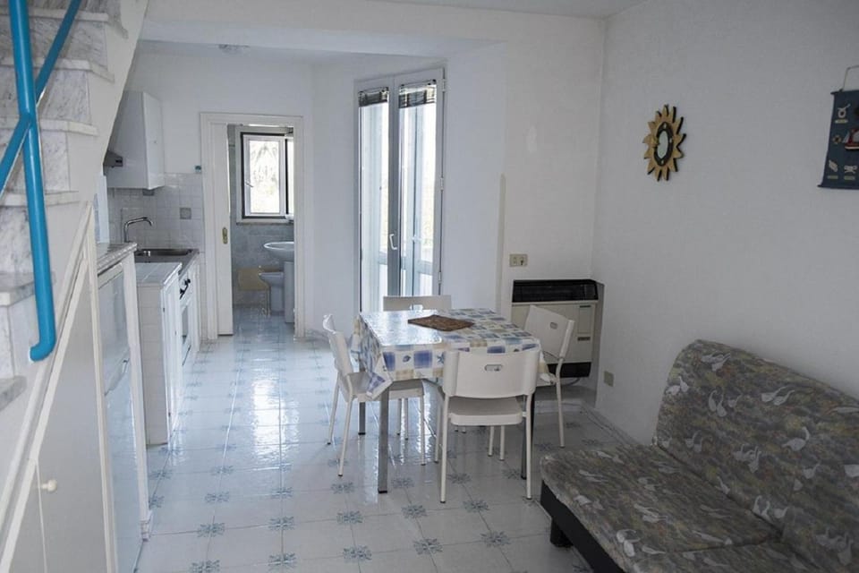 Bathroom, Kitchen or kitchenette, Dining area