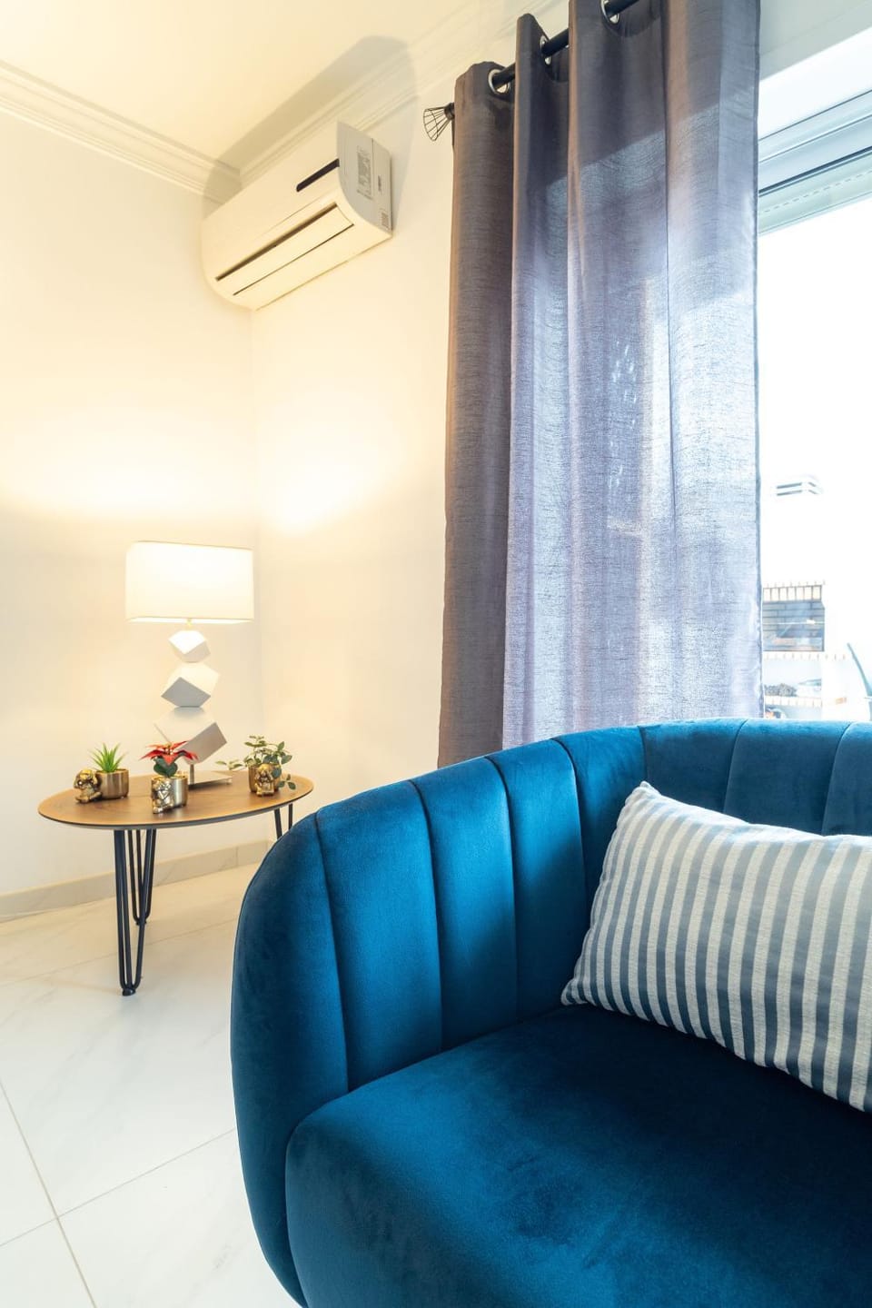 Living room, Seating area, air conditioner