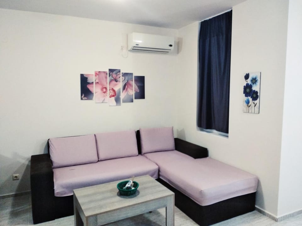 Bed, Living room