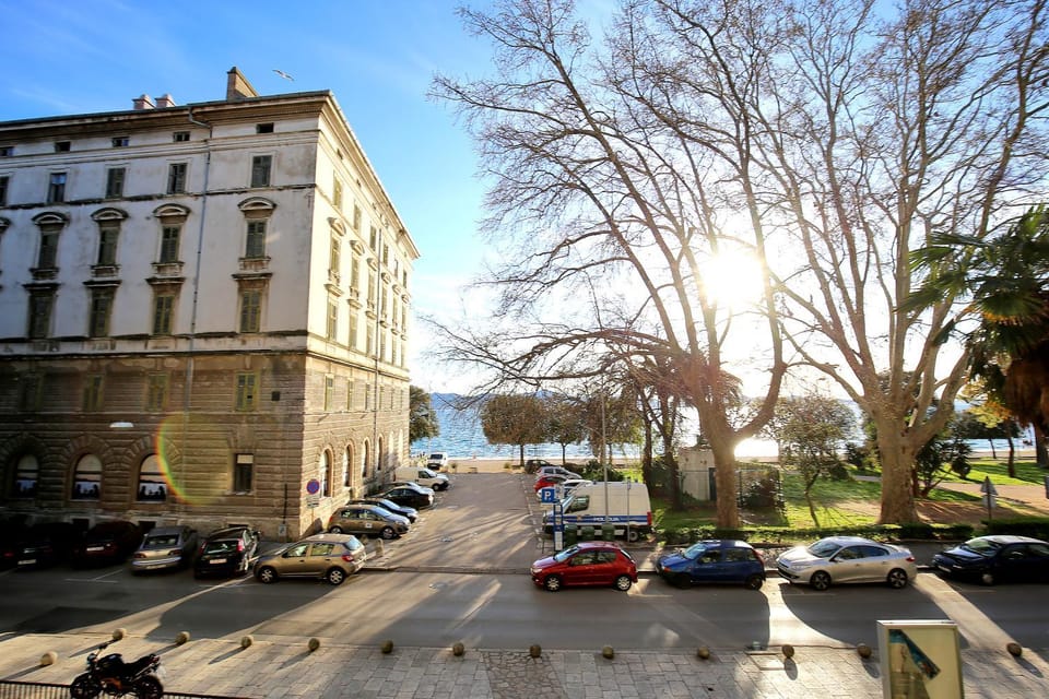 Sea view, Street view