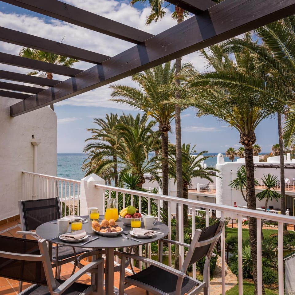 Natural landscape, Balcony/Terrace, Sea view