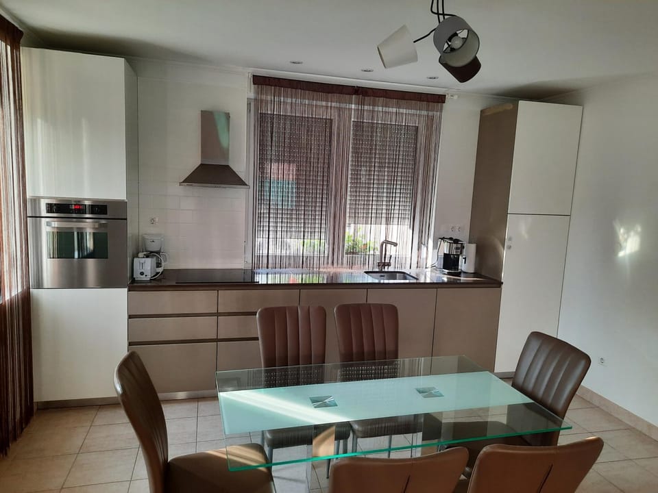Balatinus Apartmanház Apartment in Siófok