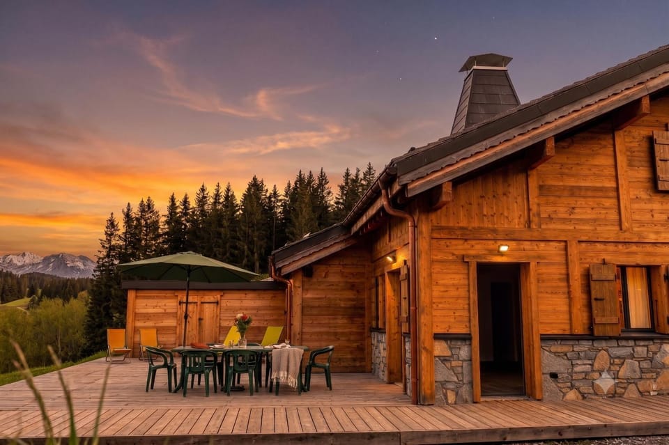 Ski in Ski out - Chalet Le Petit Pierre Chalet in Les Gets