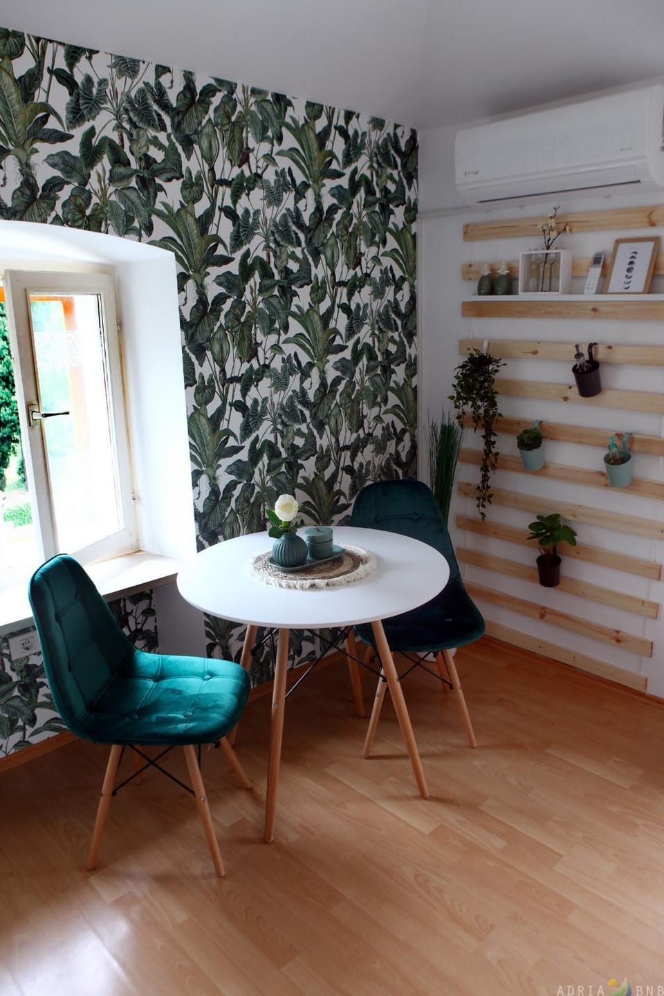 Seating area, Dining area