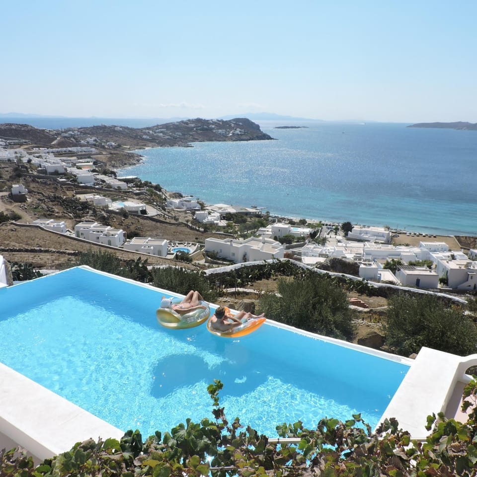 Luxury Suites Poseidon Apartment in Agios Ioannis Diakoftis