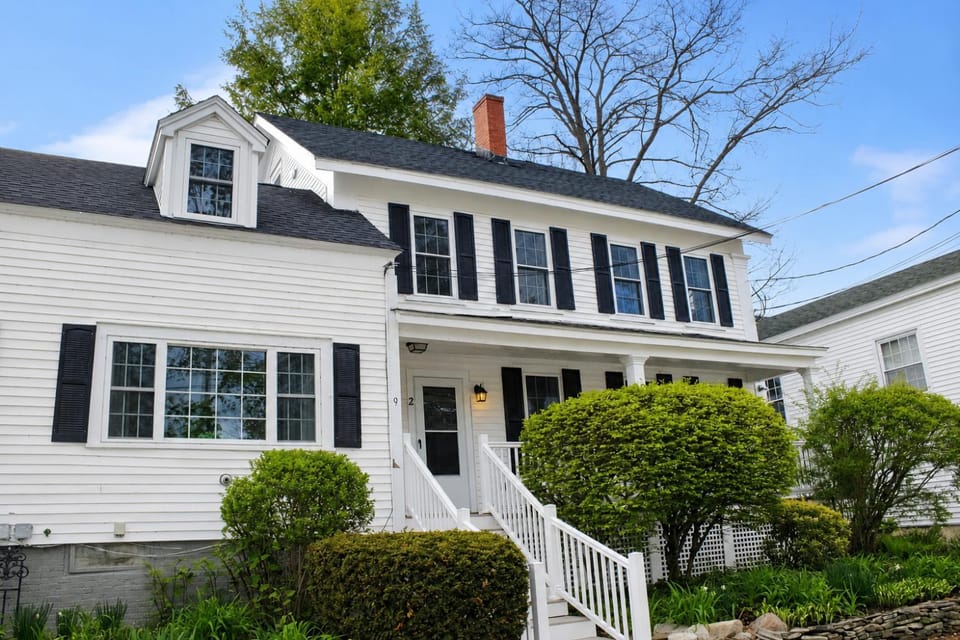 New One Bedroom Apartment Near Lake Winnipesaukee Apartment in Wolfeboro