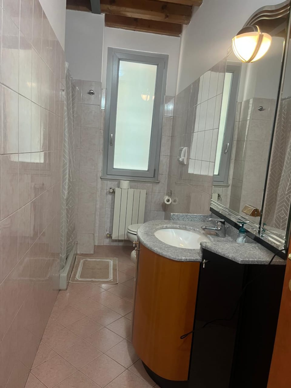 Shower, Toilet, Bathroom, towels