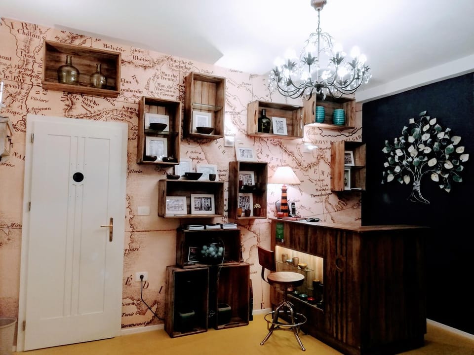 Lobby or reception, Photo of the whole room, Decorative detail, Seating area