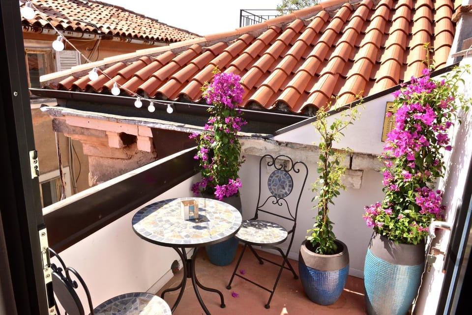 Balcony/Terrace, Decorative detail, Seating area