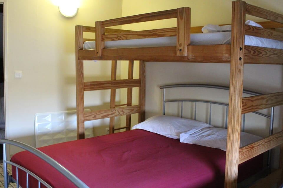 Bed, bunk bed