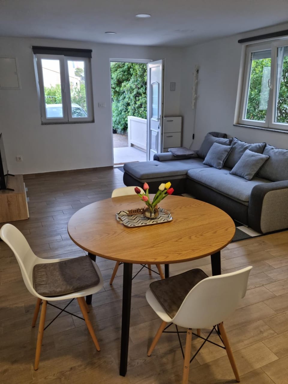 Living room, Seating area, Dining area