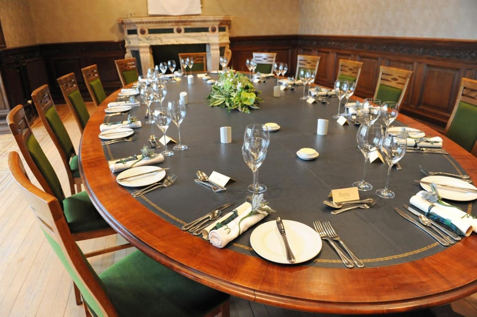 Restaurant/places to eat, Business facilities, Meeting/conference room, Area and facilities