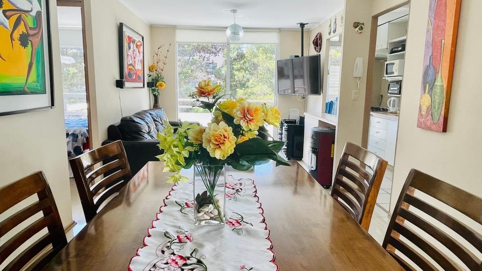 TV and multimedia, Kitchen or kitchenette, Living room, Food and drinks, Seating area, Dining area, Evening entertainment, minibar