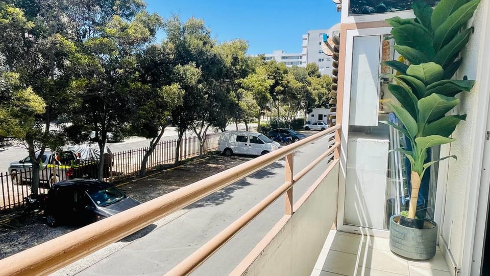 Day, Neighbourhood, Balcony/Terrace, Street view, Parking