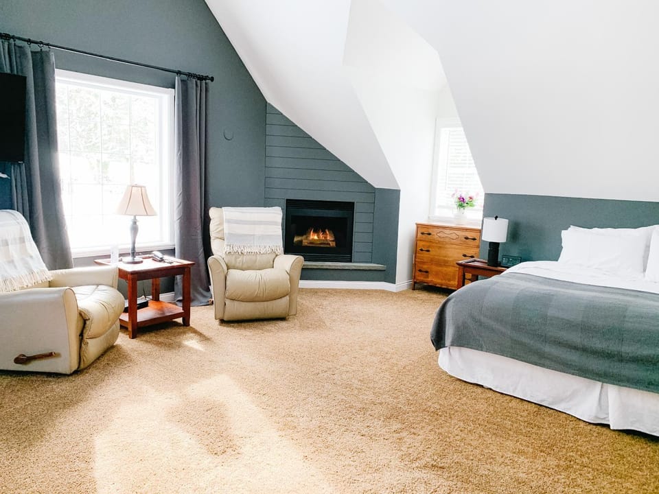 The Inn at the Ninth Hole Bed & Breakfast Bed and Breakfast in Salmon Arm