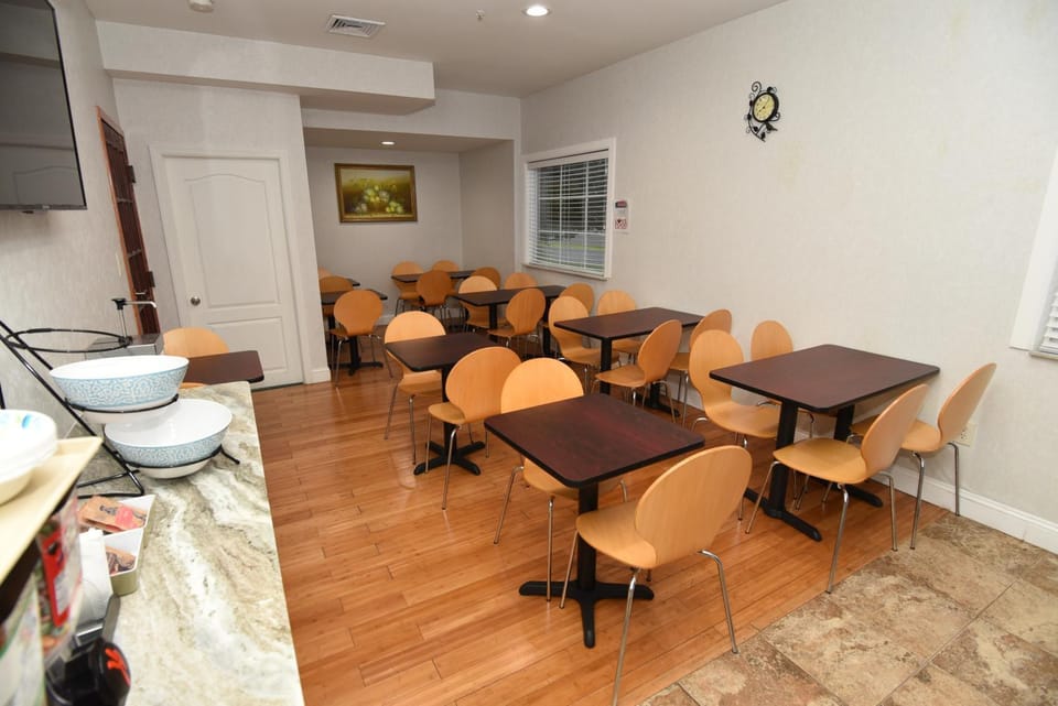 Activities, Area and facilities, Breakfast