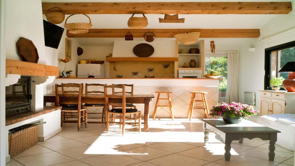 Kitchen or kitchenette, Living room