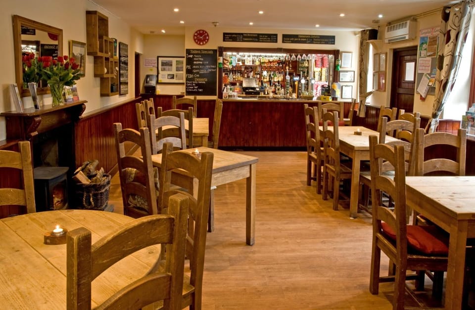 Restaurant/places to eat, Lounge or bar