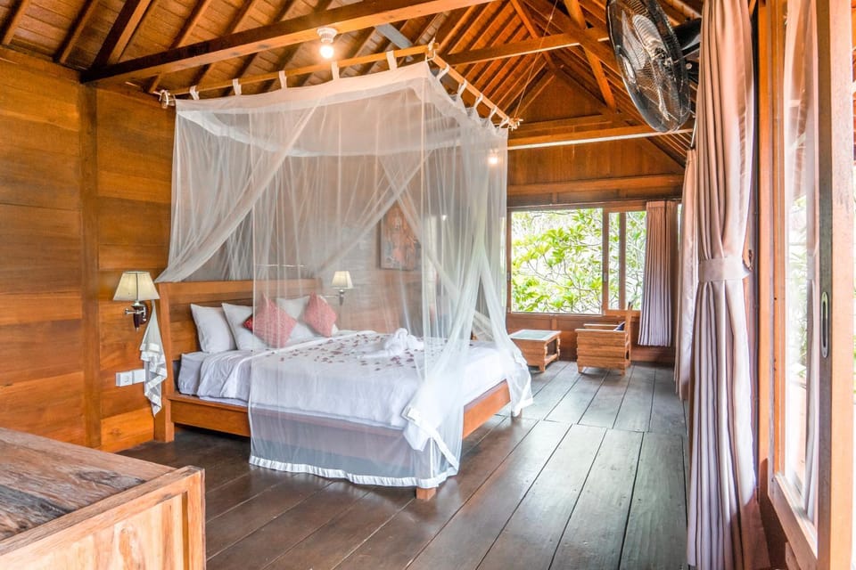 Bed, Seating area, Bedroom, Garden view