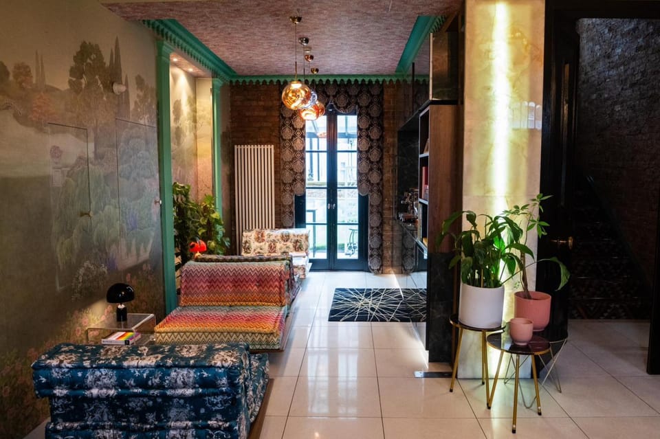Living room, Photo of the whole room, Seating area
