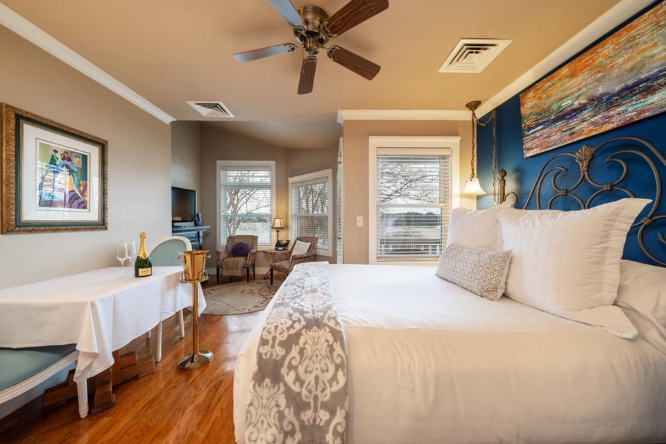Lookout Point Lakeside Inn Hotel in Lake Hamilton