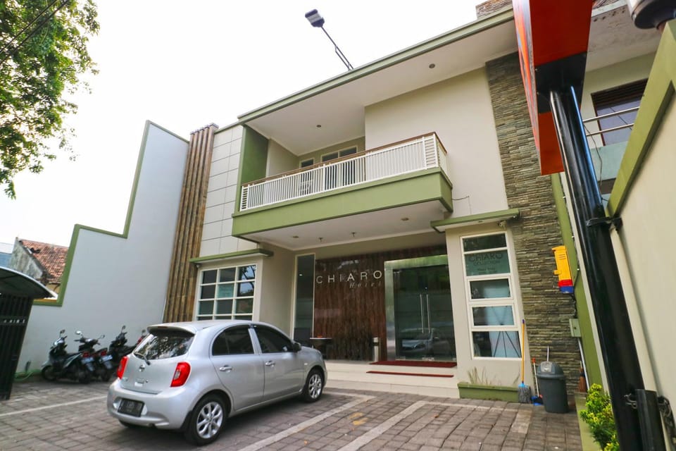 Facade/entrance