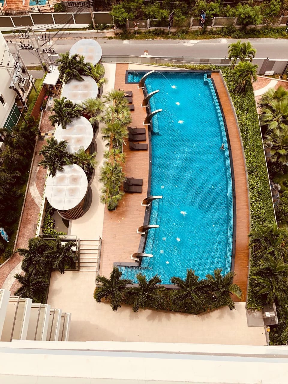 Property building, Staff, People, Balcony/Terrace, Balcony/Terrace, Floor plan, Pool view, Street view, Area and facilities, Swimming pool, group of guests, Family