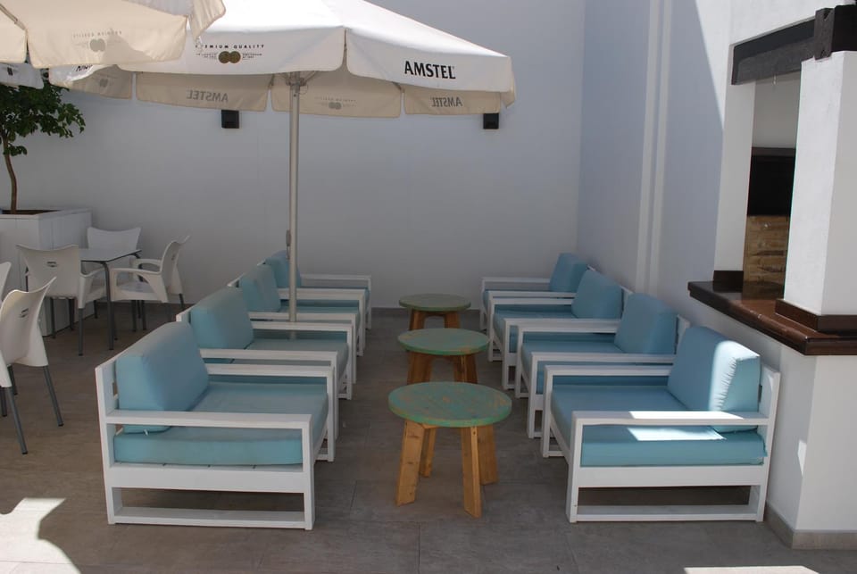 Patio, Restaurant/places to eat, BBQ facilities, Balcony/Terrace