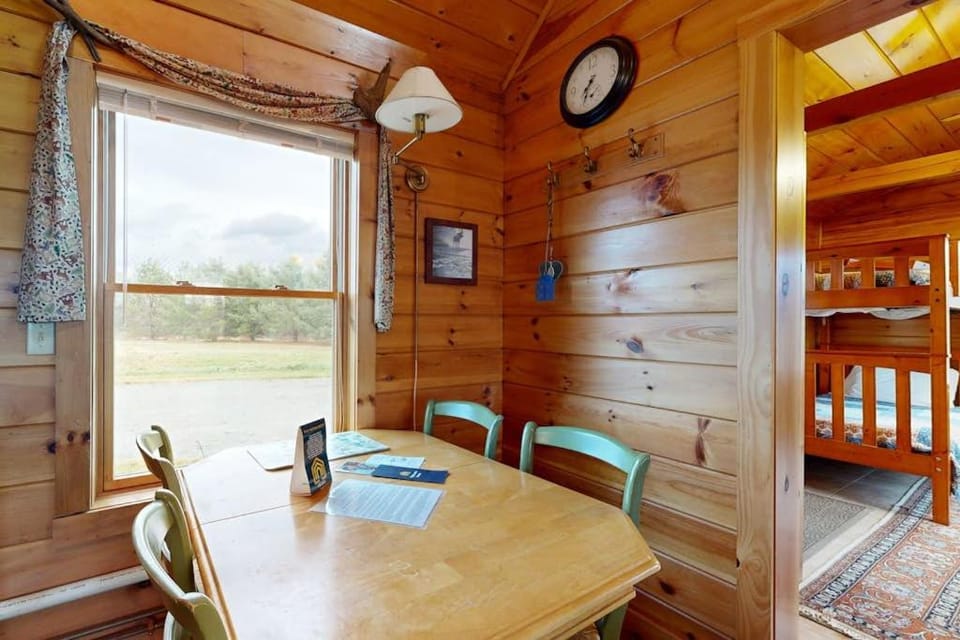 Seating area, Dining area