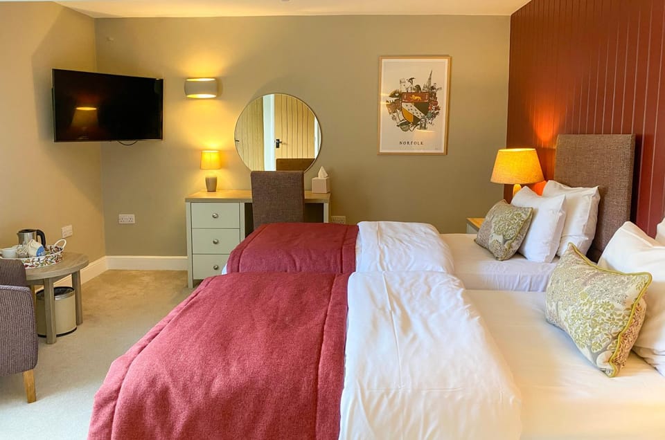 Bed, TV and multimedia, Photo of the whole room, Bedroom, hair dresser
