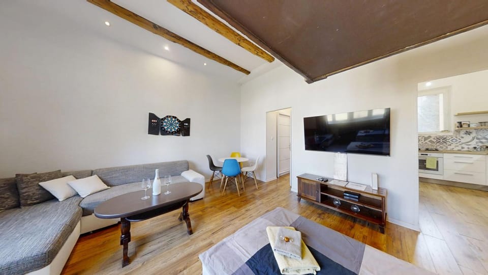 Communal lounge/ TV room, TV and multimedia, Living room, Seating area, Evening entertainment