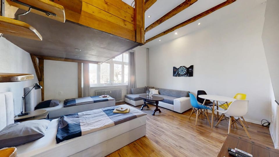 Bed, TV and multimedia, Living room, Seating area, Bedroom
