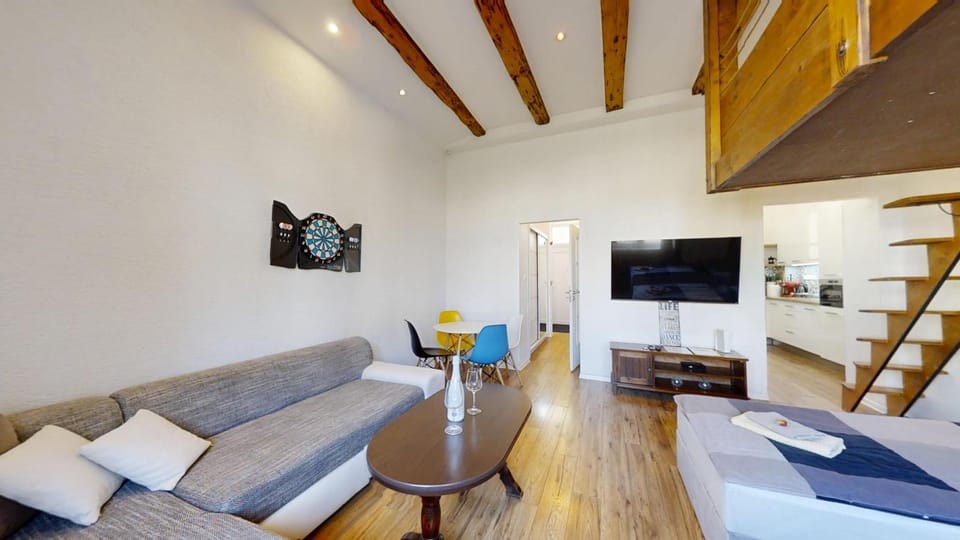 Communal lounge/ TV room, TV and multimedia, Kitchen or kitchenette, Living room, Seating area, Evening entertainment