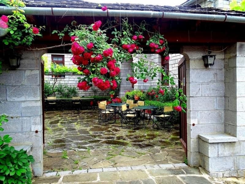 Facade/entrance, Balcony/Terrace