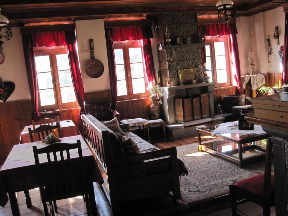 Communal lounge/ TV room