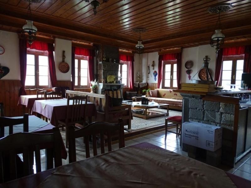 Restaurant/places to eat, Evening entertainment