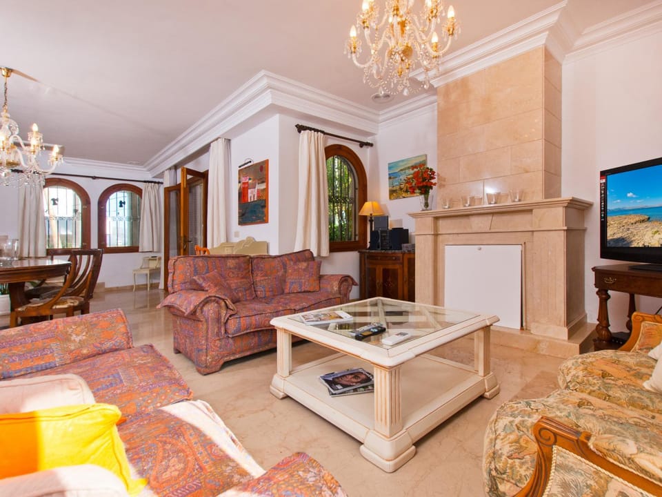 TV and multimedia, Living room, Lounge or bar, Dining area