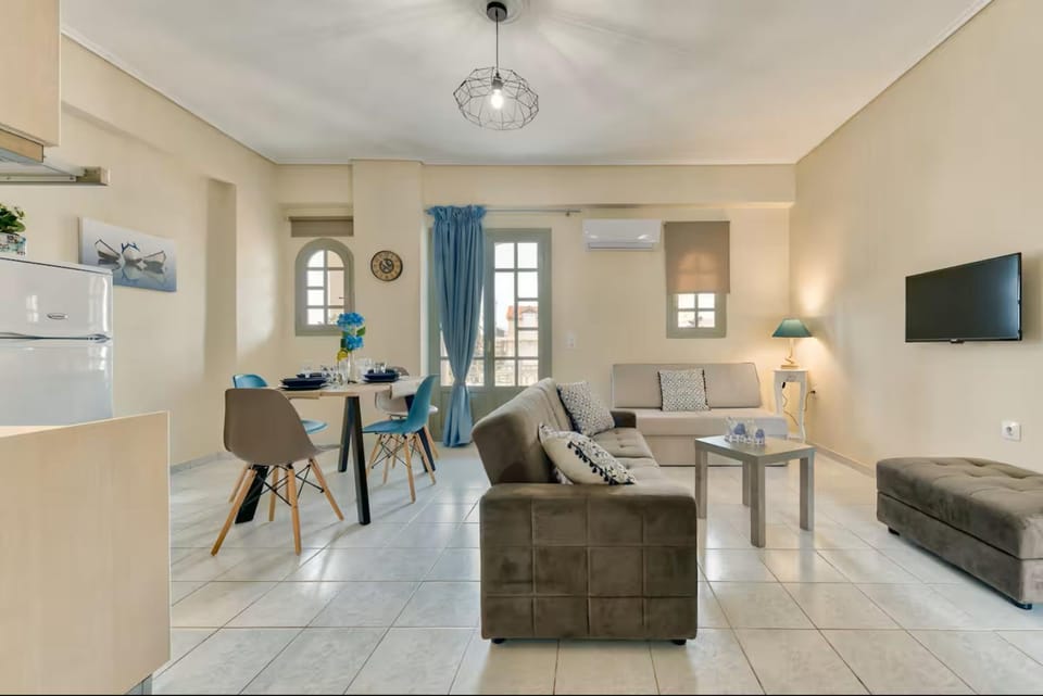TV and multimedia, Kitchen or kitchenette, Living room, Seating area