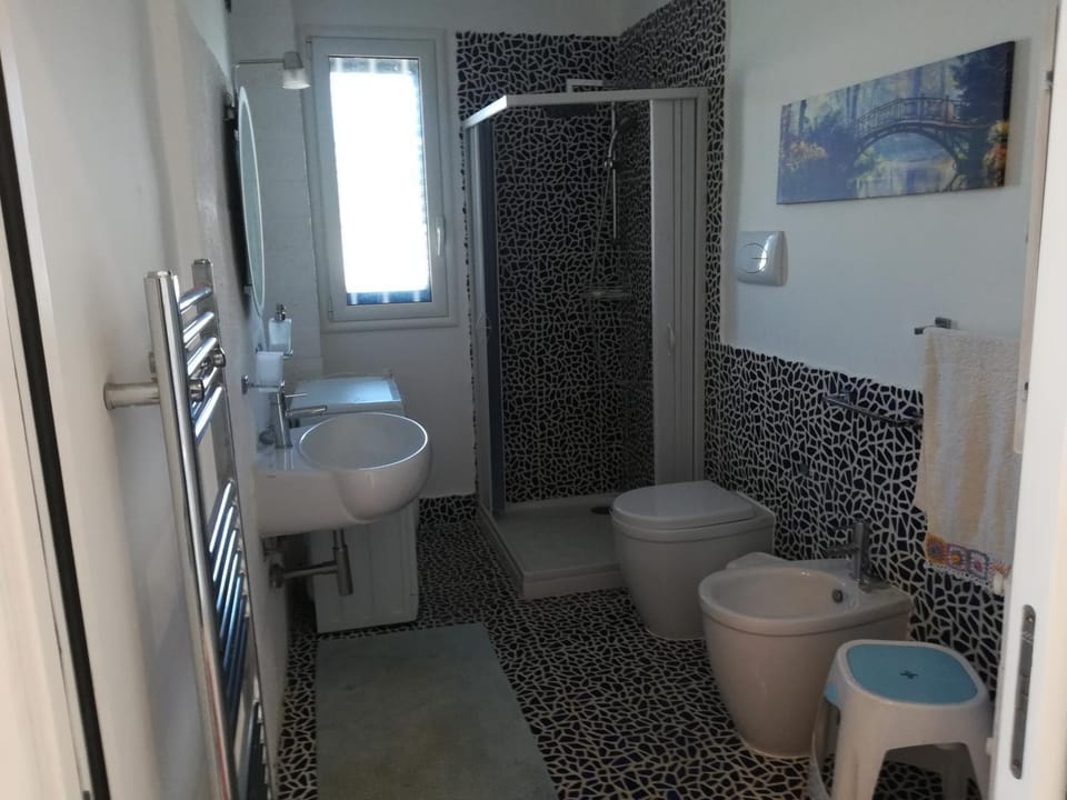 Bathroom, washing machine