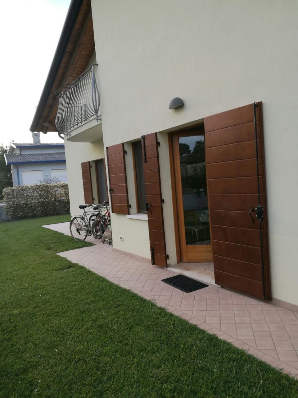 Facade/entrance