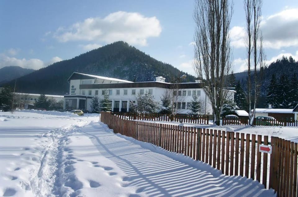 Property building, Facade/entrance, Winter
