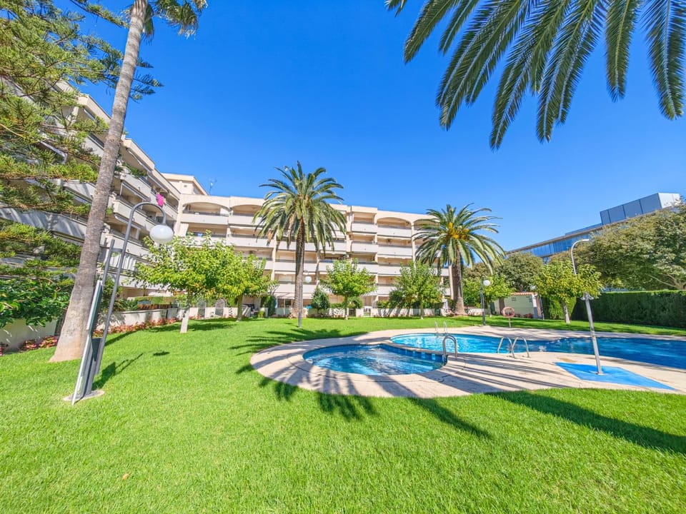 LITORAL COSTA DORADA - REGATA Only families Apartment in Cambrils