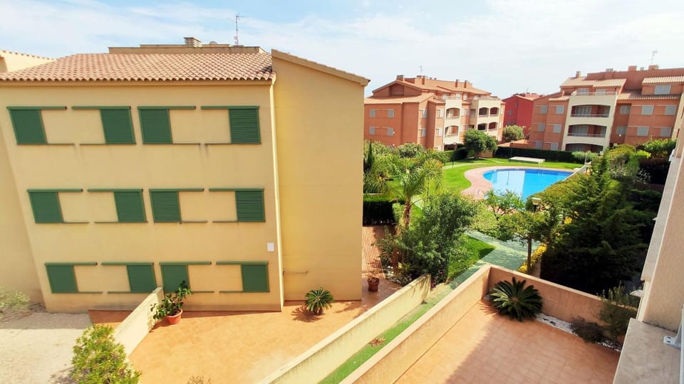 Property building, Pool view