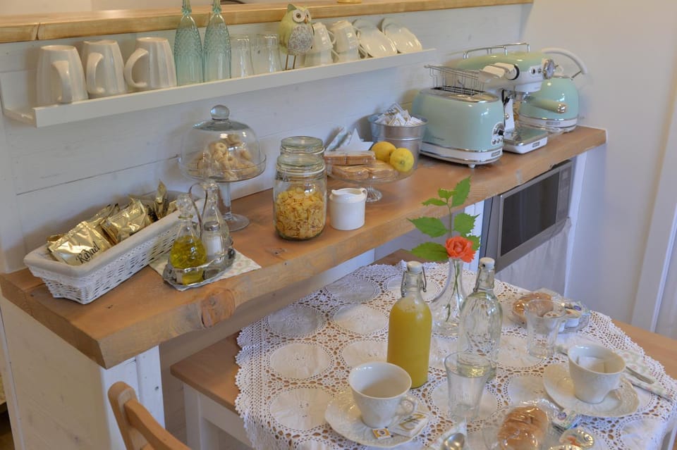 Coffee/tea facilities, Italian breakfast