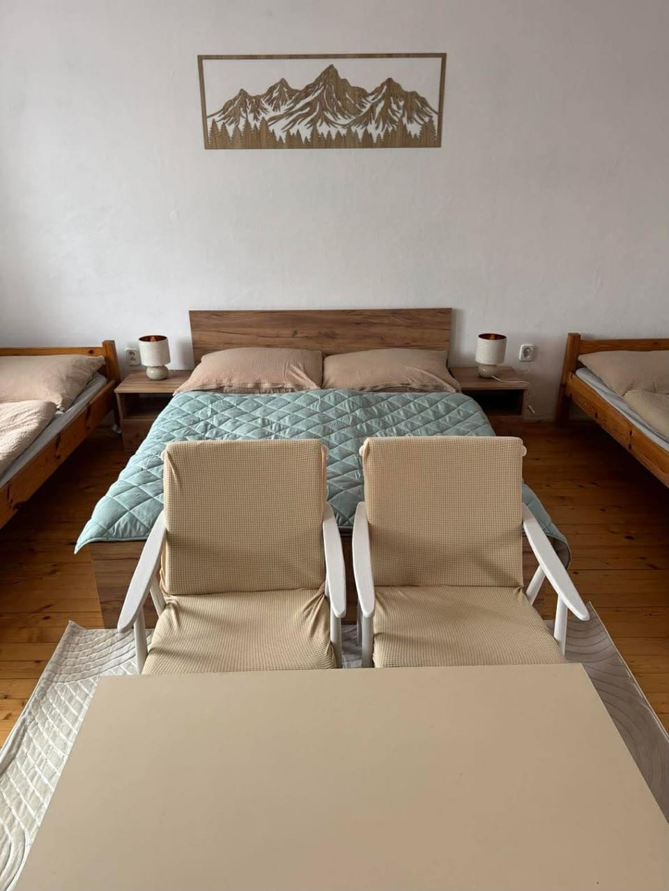 Photo of the whole room, Bedroom