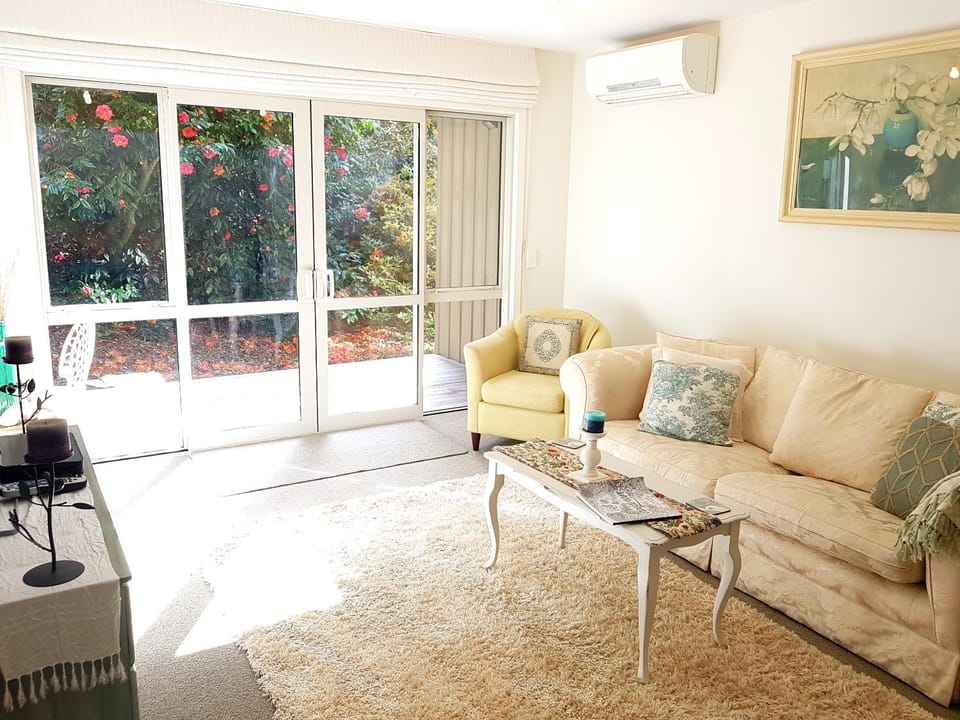 Patio, Garden, Balcony/Terrace, Living room, Decorative detail, Seating area, Garden view