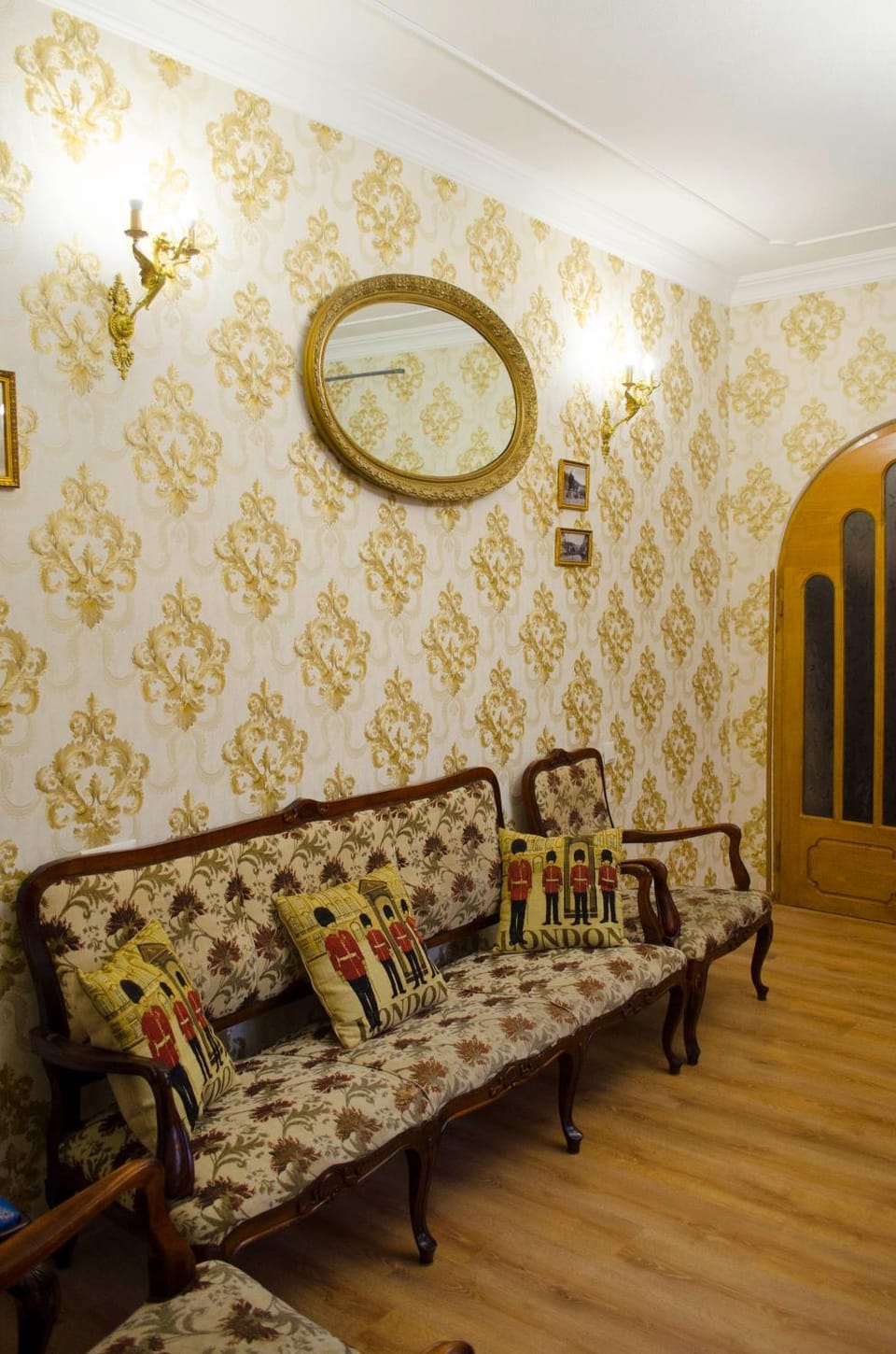 Living room, Other, Other, Photo of the whole room, Decorative detail, Decorative detail