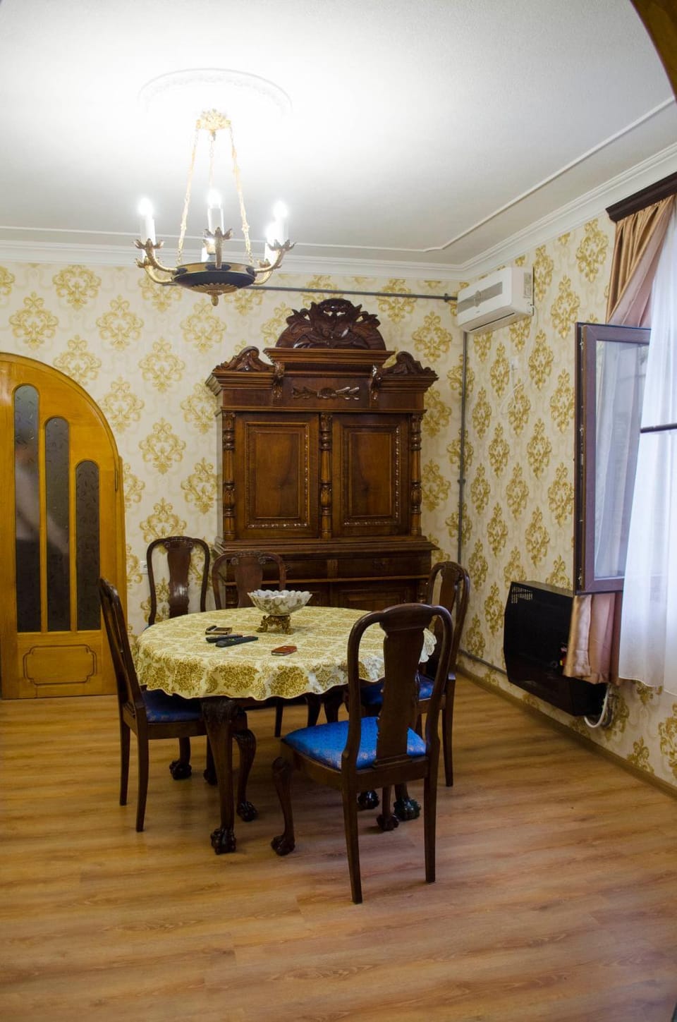 Living room, Other, Other, Photo of the whole room, Decorative detail, Decorative detail, Dining area