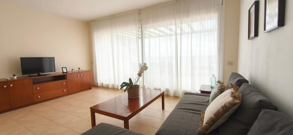Communal lounge/ TV room, TV and multimedia, Living room, Seating area