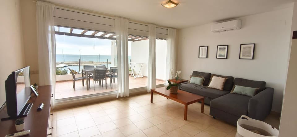 TV and multimedia, Living room, Dining area, air conditioner